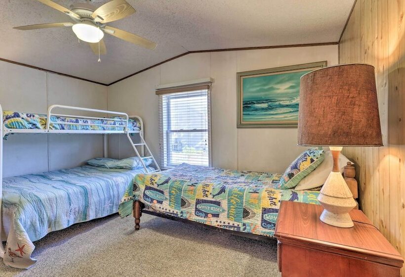 Quaint Chincoteague Island Hideaway W/ 2 Porches!