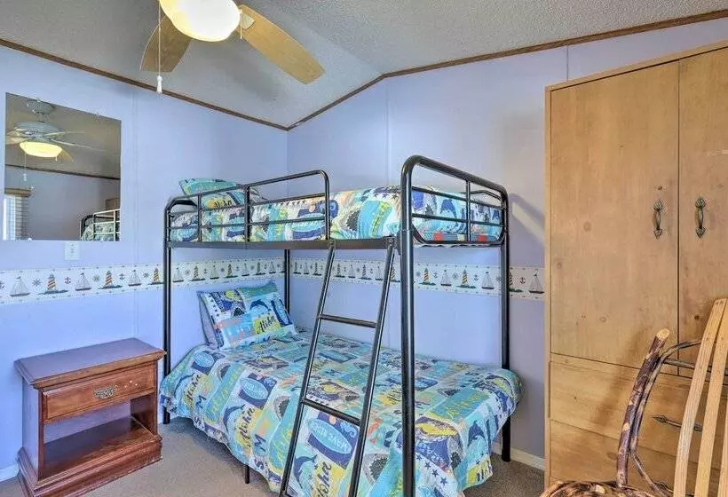 Quaint Chincoteague Island Hideaway W/ 2 Porches!