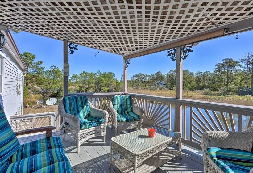 Quaint Chincoteague Island Hideaway W/ 2 Porches!