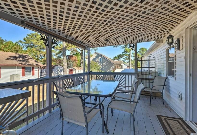 Quaint Chincoteague Island Hideaway W/ 2 Porches!