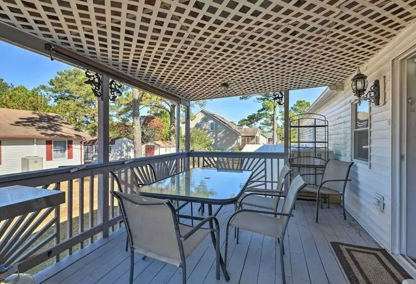 Quaint Chincoteague Island Hideaway W/ 2 Porches!