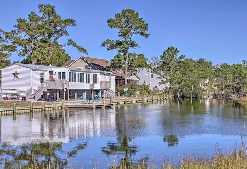 Quaint Chincoteague Island Hideaway W/ 2 Porches!