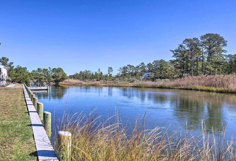 Quaint Chincoteague Island Hideaway W/ 2 Porches!