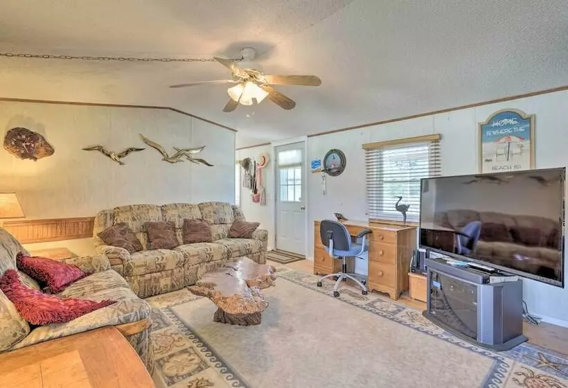 Quaint Chincoteague Island Hideaway W/ 2 Porches!