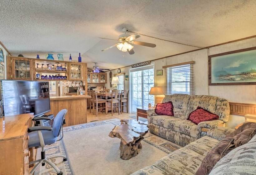 Quaint Chincoteague Island Hideaway W/ 2 Porches!