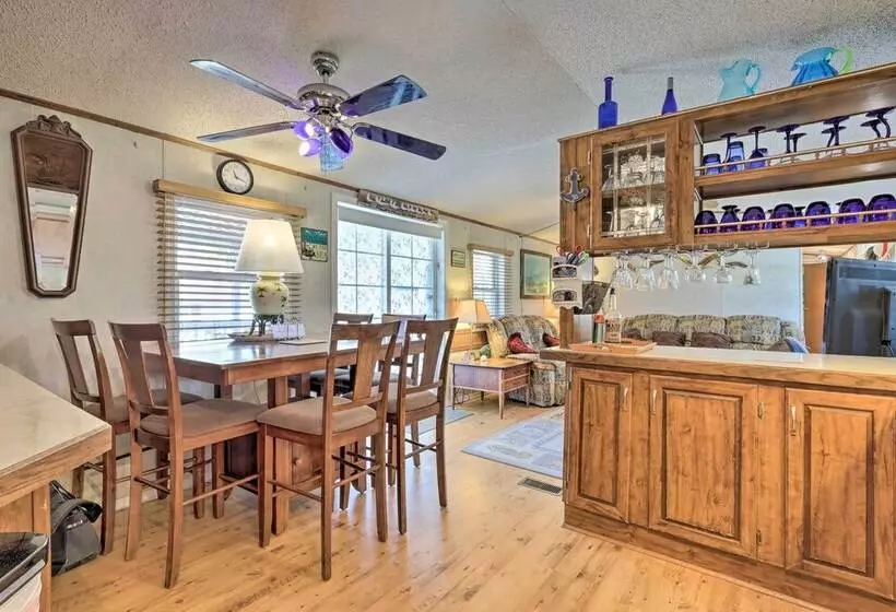 Quaint Chincoteague Island Hideaway W/ 2 Porches!