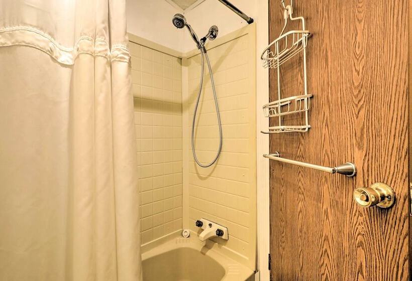 Quaint Chincoteague Island Hideaway W/ 2 Porches!