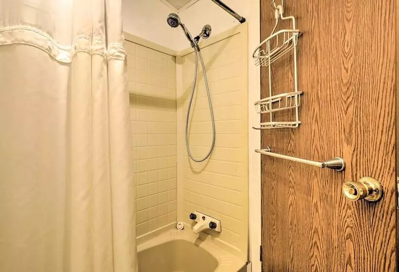 Quaint Chincoteague Island Hideaway W/ 2 Porches!