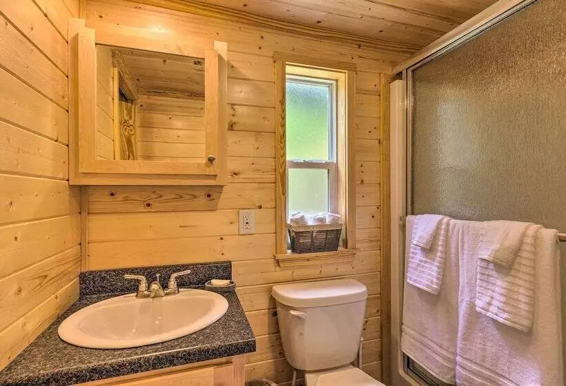 Quaint Mtn Cabin: Tiny Living Near Big Adventure