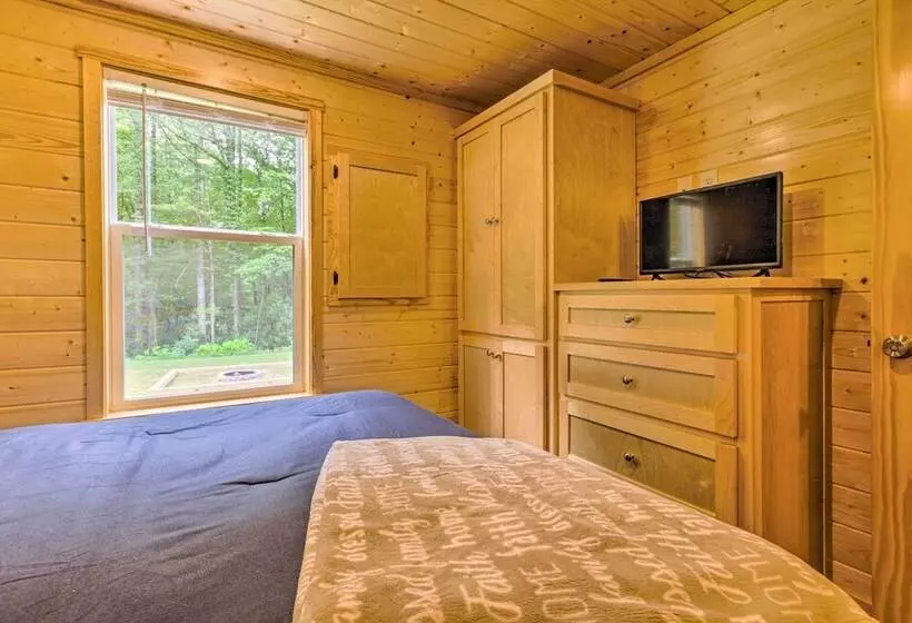 Quaint Mtn Cabin: Tiny Living Near Big Adventure