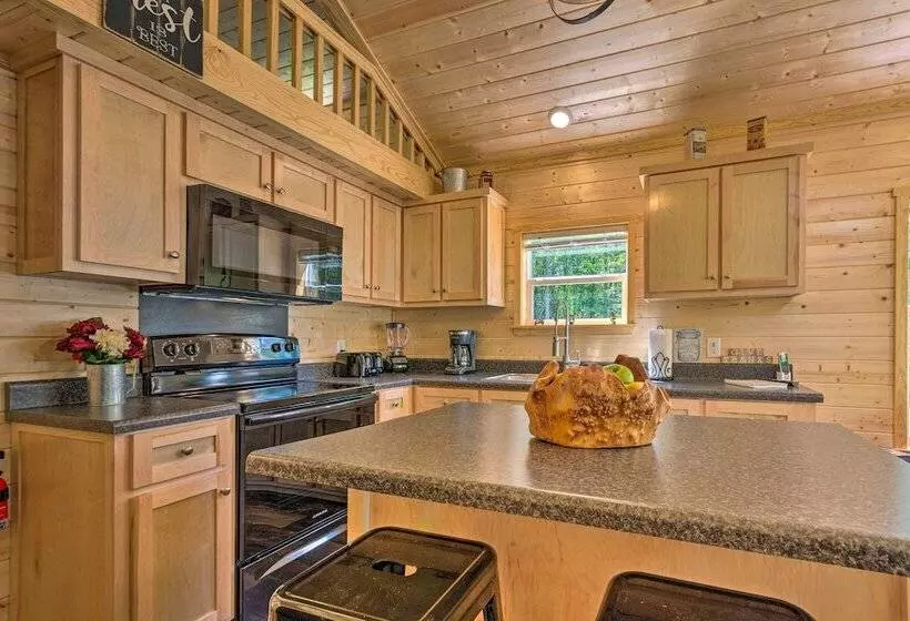 Quaint Mtn Cabin: Tiny Living Near Big Adventure