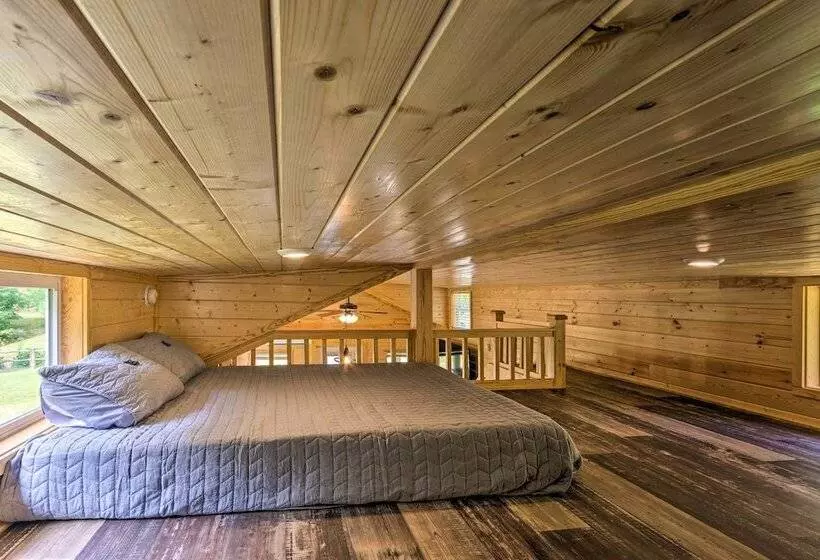 Quaint Mtn Cabin: Tiny Living Near Big Adventure