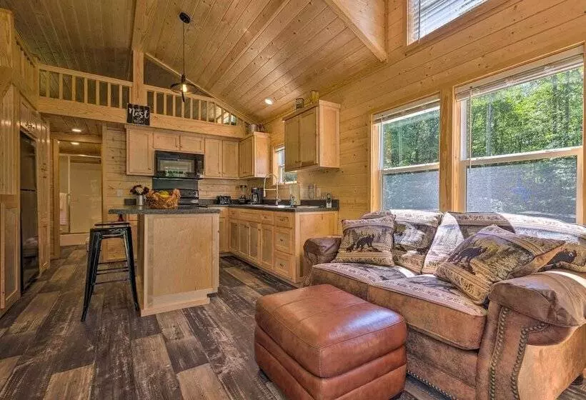 Quaint Mtn Cabin: Tiny Living Near Big Adventure