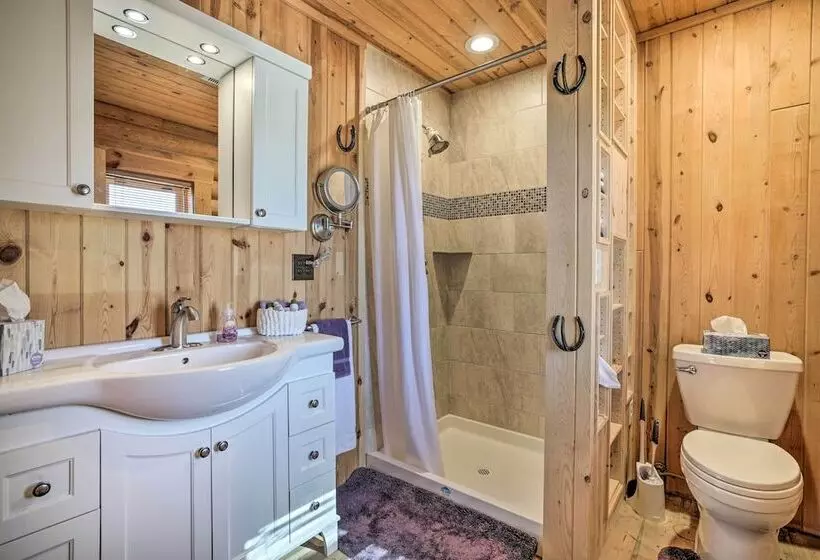 Remote Cabin W/ Gas Stove < 7 Mi To Town!