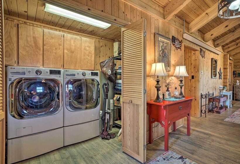 Remote Cabin W/ Gas Stove < 7 Mi To Town!