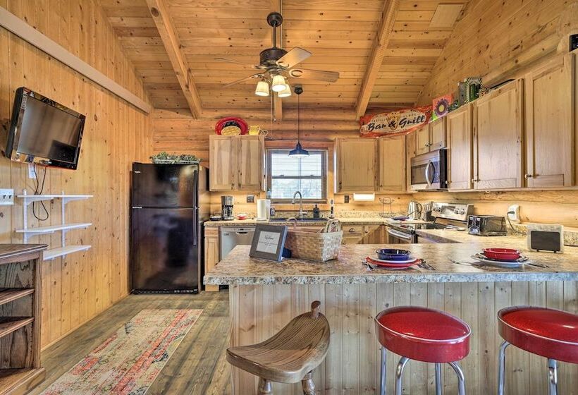 Remote Cabin W/ Gas Stove < 7 Mi To Town!