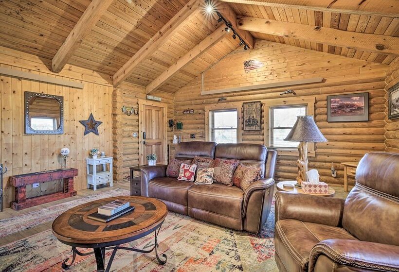 Remote Cabin W/ Gas Stove < 7 Mi To Town!