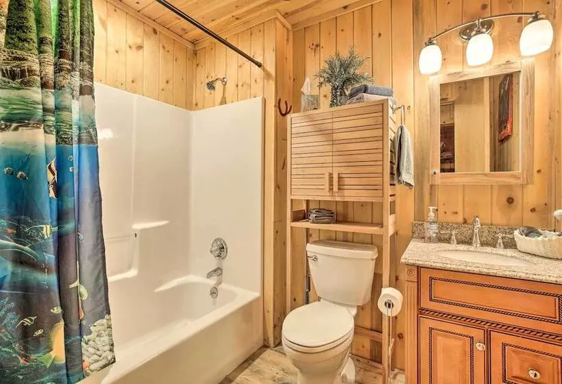 Remote Cabin W/ Gas Stove < 7 Mi To Town!