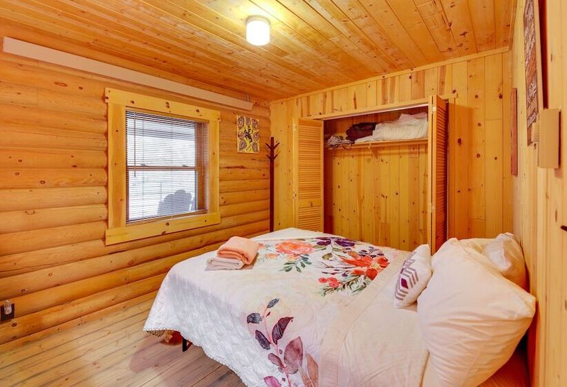 Remote Cabin W/ Gas Stove < 7 Mi To Town!