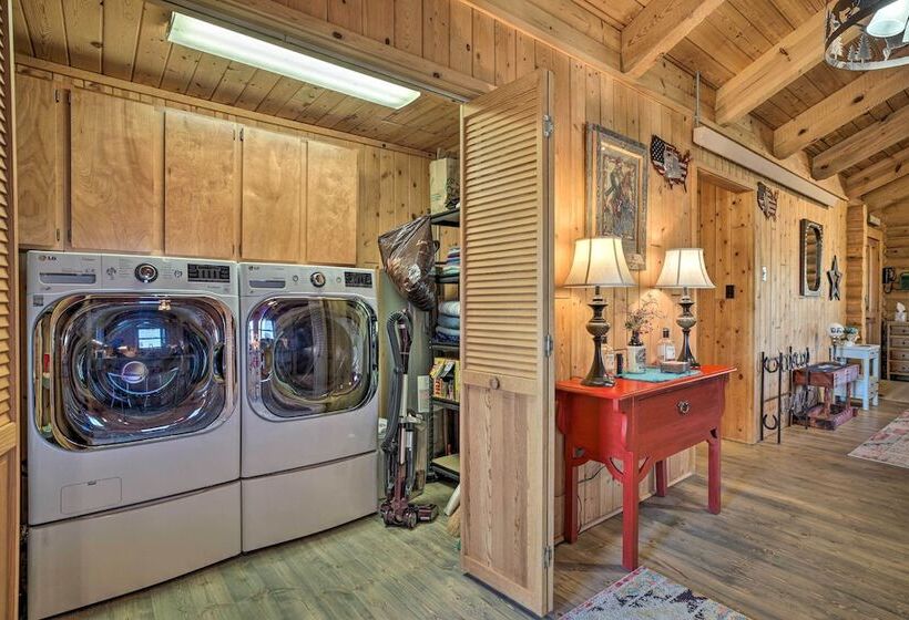 Remote Cabin W/ Gas Stove < 7 Mi To Town!