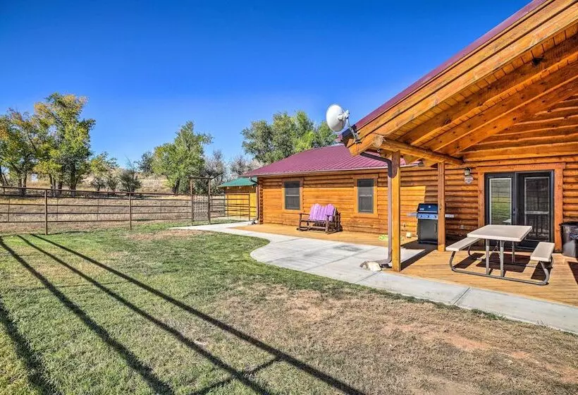 Remote Cabin W/ Gas Stove < 7 Mi To Town!