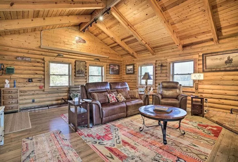 Remote Cabin W/ Gas Stove < 7 Mi To Town!