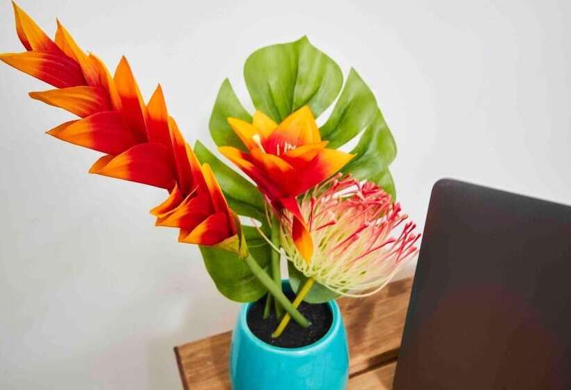 Резиденция Dellehomes Remarkable 4 Bed House In Manchester