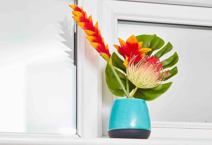 Резиденция Dellehomes Remarkable 4 Bed House In Manchester