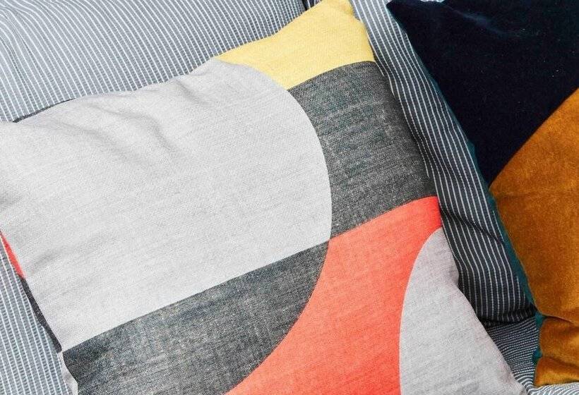 Резиденция Dellehomes Remarkable 4 Bed House In Manchester