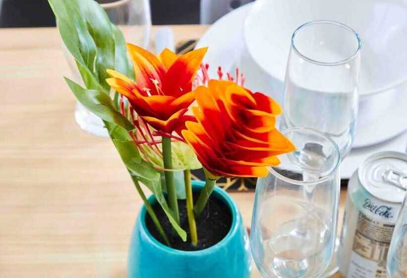 Резиденция Dellehomes Remarkable 4 Bed House In Manchester