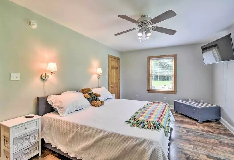 Pet Friendly Woodsy Gem: 1/4 Mi To Chesapeake Bay