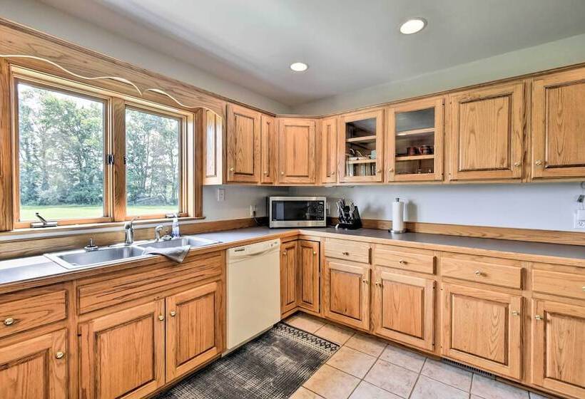 Pet Friendly Woodsy Gem: 1/4 Mi To Chesapeake Bay