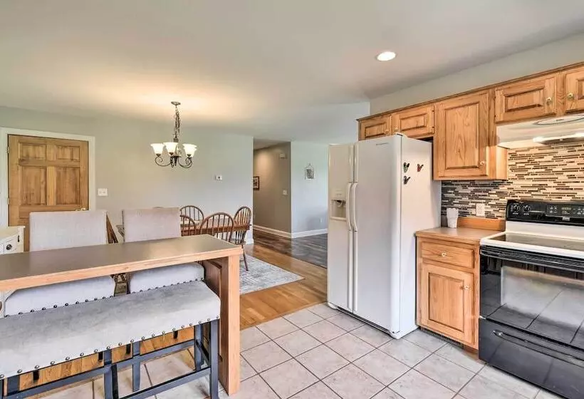 Pet Friendly Woodsy Gem: 1/4 Mi To Chesapeake Bay