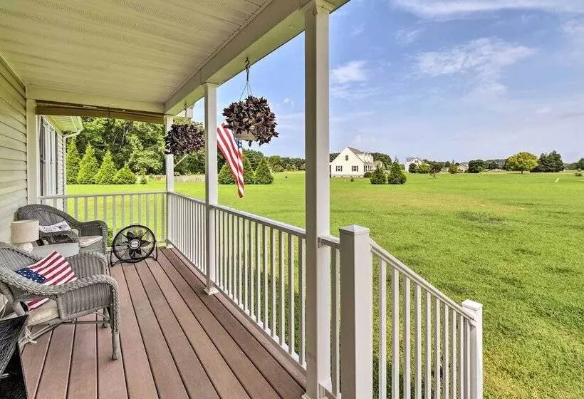 Pet Friendly Woodsy Gem: 1/4 Mi To Chesapeake Bay