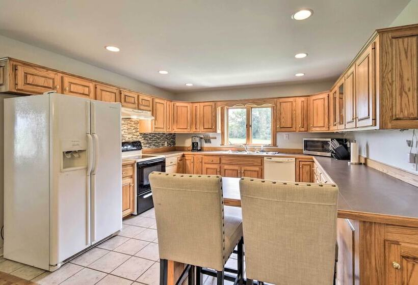 Pet Friendly Woodsy Gem: 1/4 Mi To Chesapeake Bay