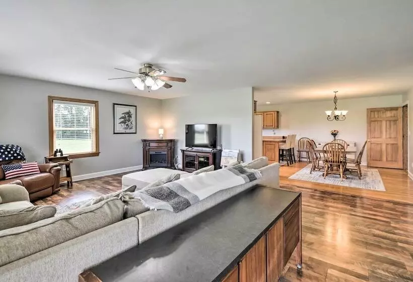 Pet Friendly Woodsy Gem: 1/4 Mi To Chesapeake Bay