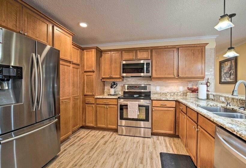 ~ 1 Mi To Golf: Home W/ Patio In The Villages!