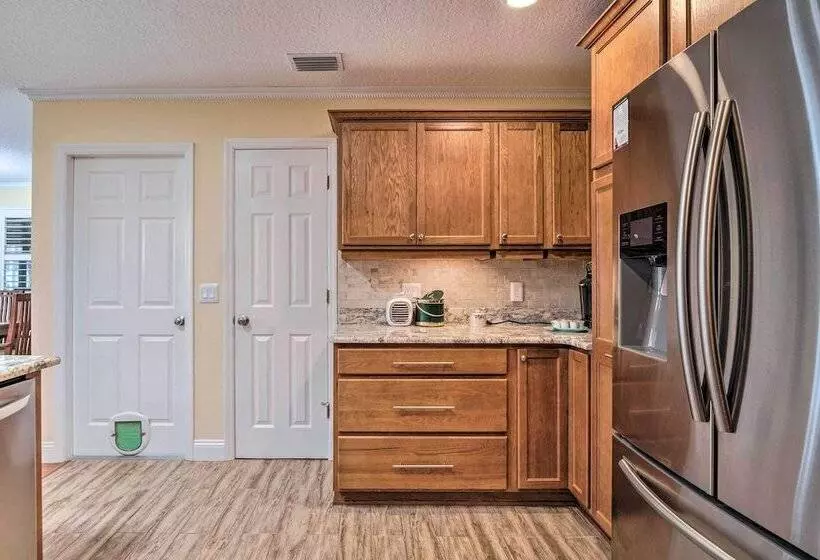 ~ 1 Mi To Golf: Home W/ Patio In The Villages!