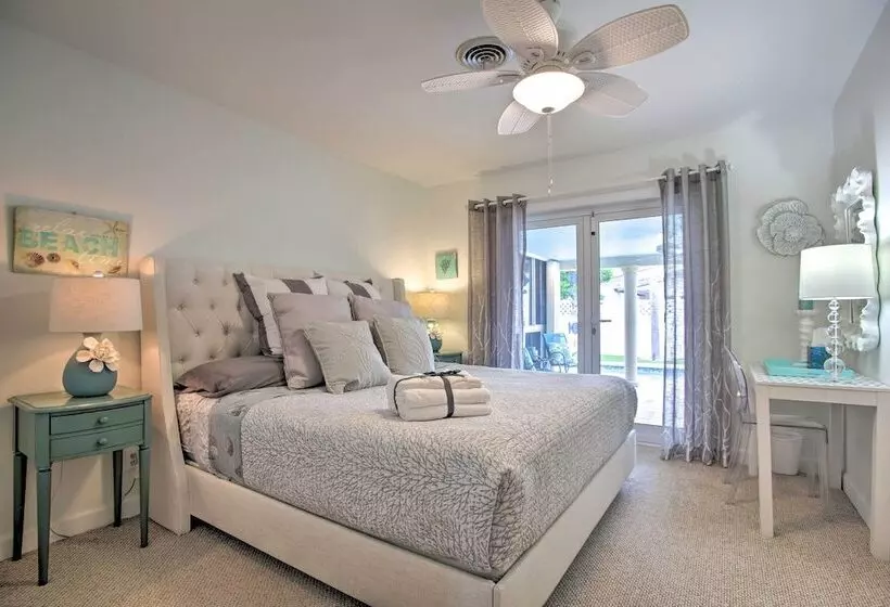 Vibrant Home W/ Outdoor Oasis ~ 1 Mi To Beach!