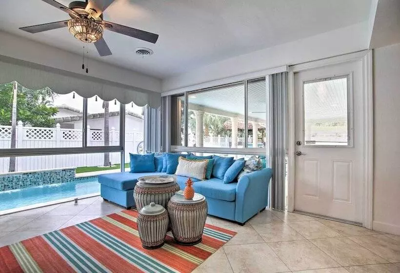 Vibrant Home W/ Outdoor Oasis ~ 1 Mi To Beach!