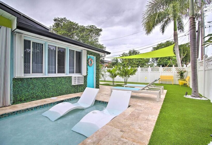 Vibrant Home W/ Outdoor Oasis ~ 1 Mi To Beach!