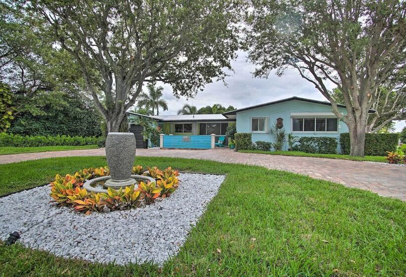 Vibrant Home W/ Outdoor Oasis ~ 1 Mi To Beach!