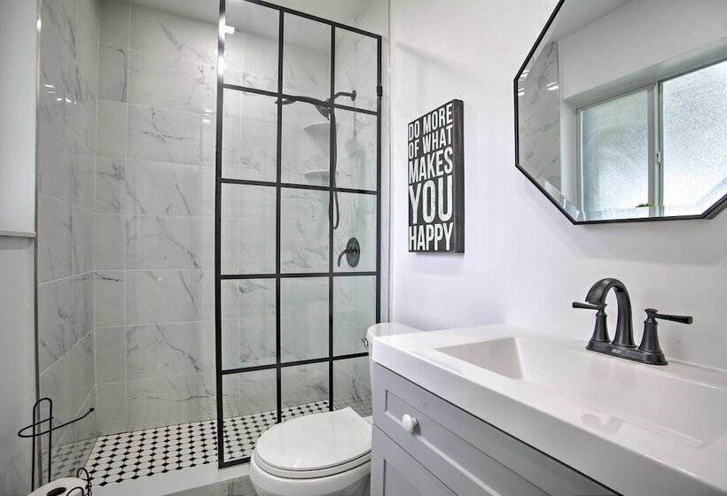 Vibrant Home W/ Outdoor Oasis ~ 1 Mi To Beach!