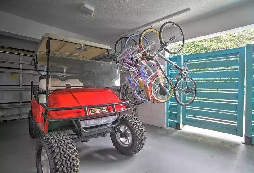 Vibrant Home W/ Outdoor Oasis ~ 1 Mi To Beach!