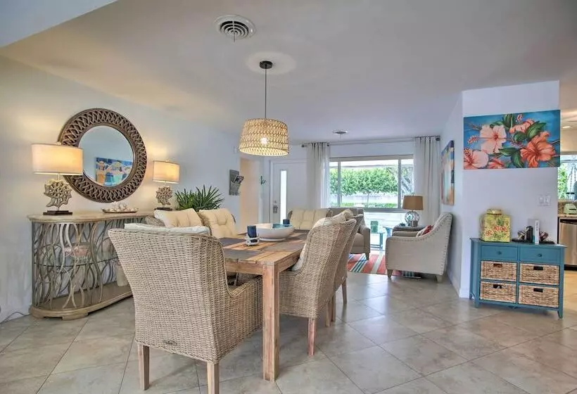 Vibrant Home W/ Outdoor Oasis ~ 1 Mi To Beach!