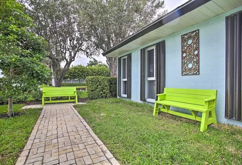 Vibrant Home W/ Outdoor Oasis ~ 1 Mi To Beach!