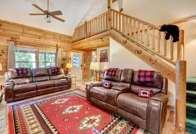 Waynesville Cabin W/ Covered Deck & Fire Pit!