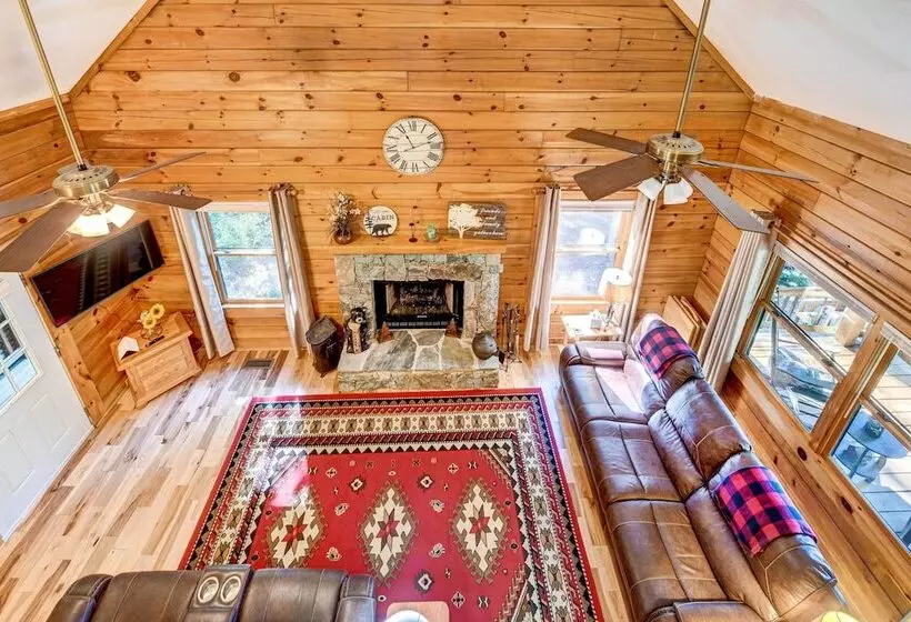 Waynesville Cabin W/ Covered Deck & Fire Pit!