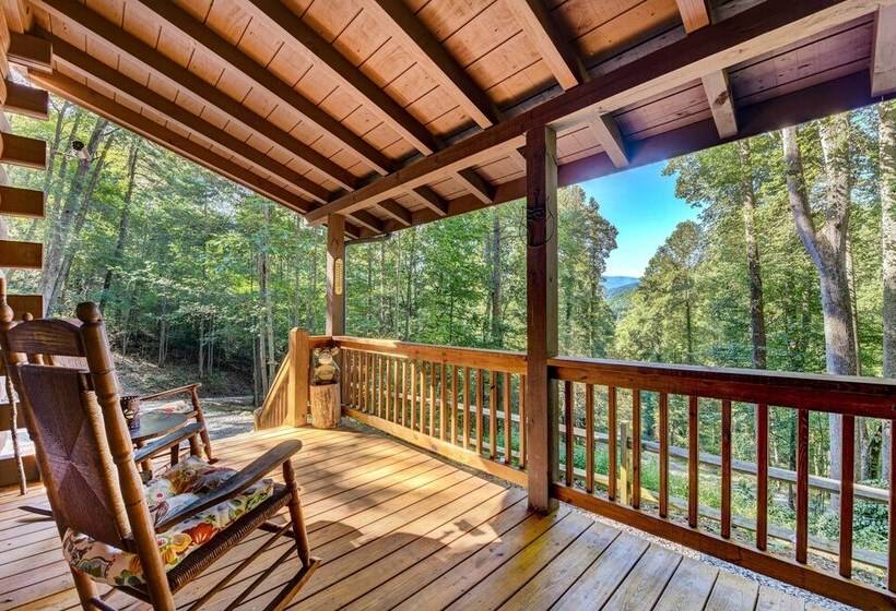 Waynesville Cabin W/ Covered Deck & Fire Pit!