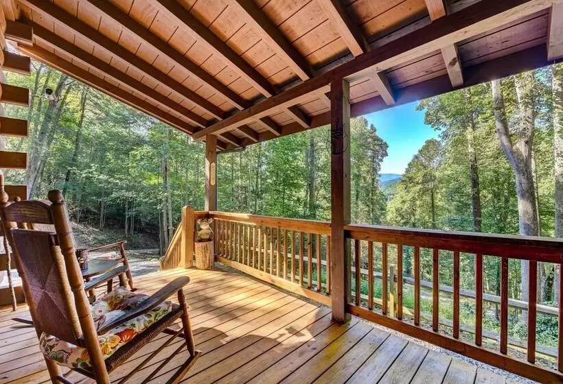 Waynesville Cabin W/ Covered Deck & Fire Pit!